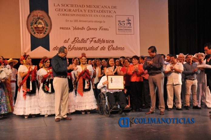 Entrega SMGE reconocimiento al Ballet de la UdeC_a