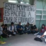 Estudiantes de la Facultad de Ciencias Políticas protestan contra directora del plantel
