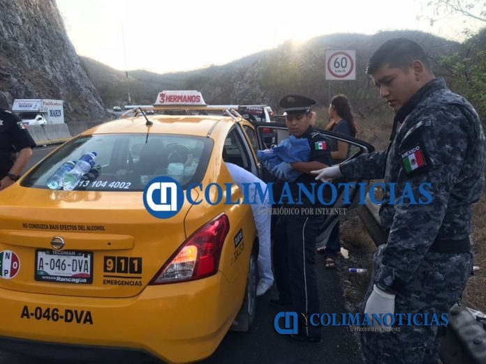 Mujer da a luz en taxi, en plena autopista