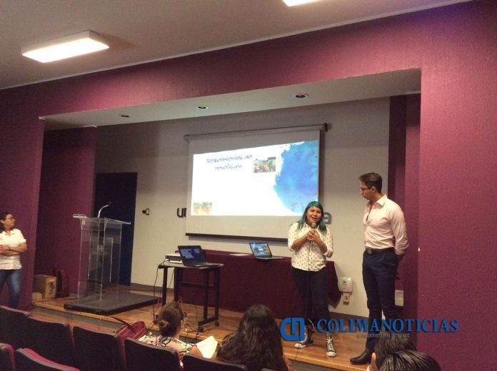 Visitan universitarios la U de Aguascalientes_b