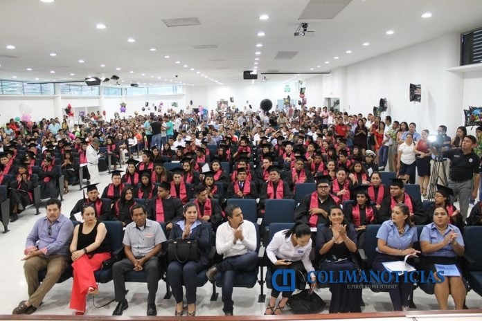 Cet Mar Manzanillo realiza su XXXVI ceremonia de graduación 1
