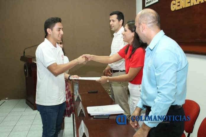 Entrega de certificados_Bach. 15_d
