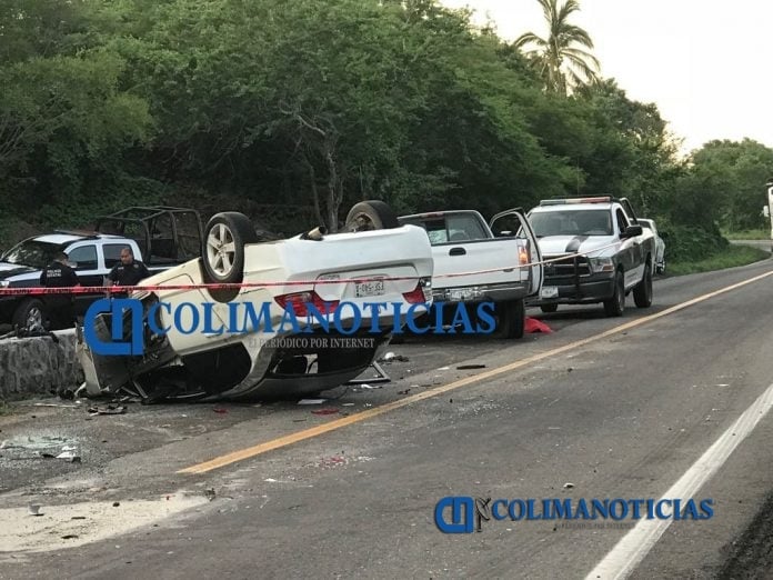 Choque en la libre Armería-Manzanillo deja una mujer embarazada fallecida y dos policías lesionados