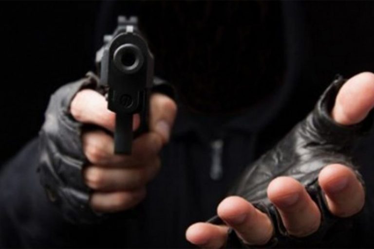 Despojan de un millón de pesos a un hombre dentro del banco Afirme en avenida Constitución
