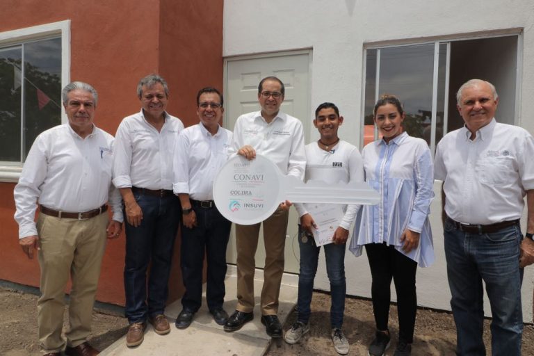 Entrega JIPS viviendas en Tecomán