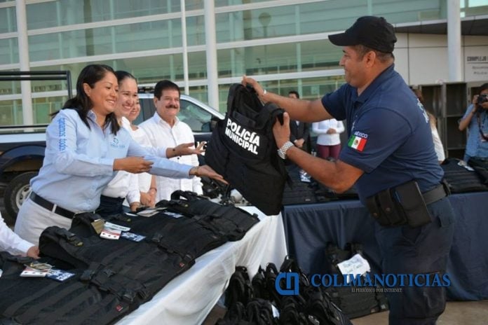 Entrega de Equipamiento La Villa