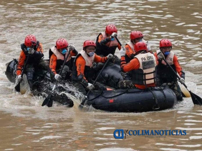 Evacuan a miles de personas en Filipinas