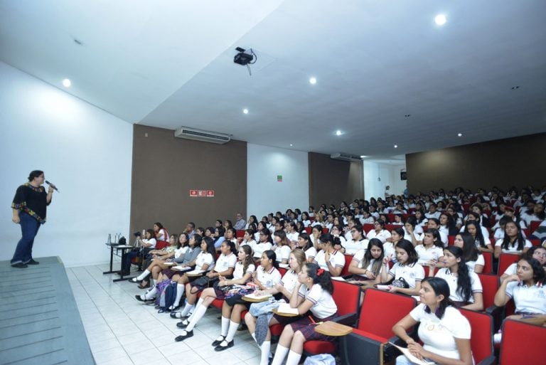 Motiva UdeC a mujeres para que estudien carreras científicas y tecnológicas
