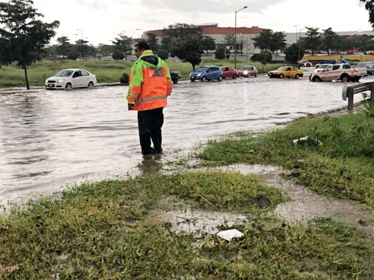 Otra vez: se inunda Tercer Anillo y hay flujo vehicular lento