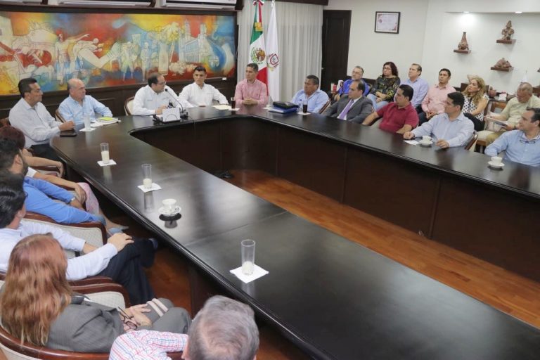Gobernador expone razones en decisión de Fiscales