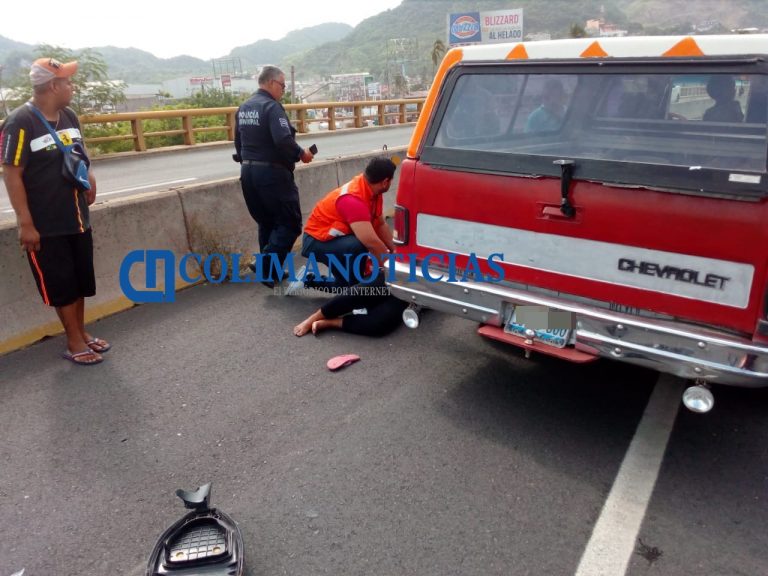 Pareja de motociclistas, heridos en fuerte accidente