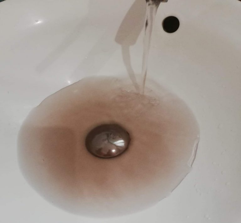 Reportan agua lodosa en Residencial Verde Valle