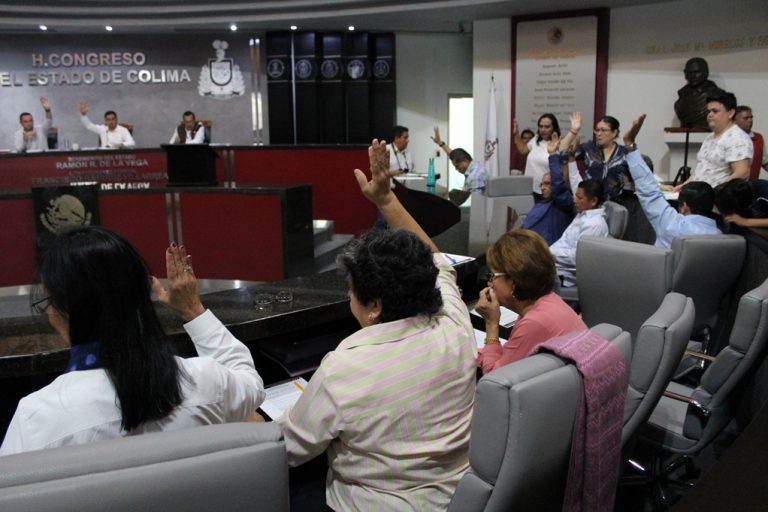 Adultos mayores podrían obtener tarifa preferente en estacionamientos públicos