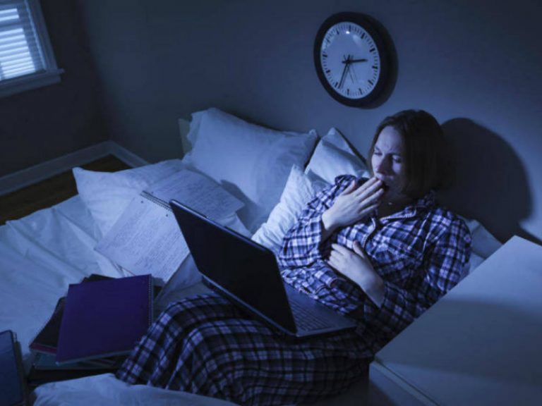 Entérate cómo puede afectar tu metabolismo desvelarte siquiera una noche