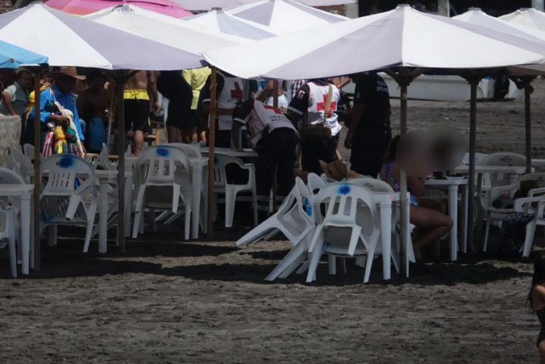 Guardavidas de la playa El Paraíso rescatan a un turista originario de Monterrey