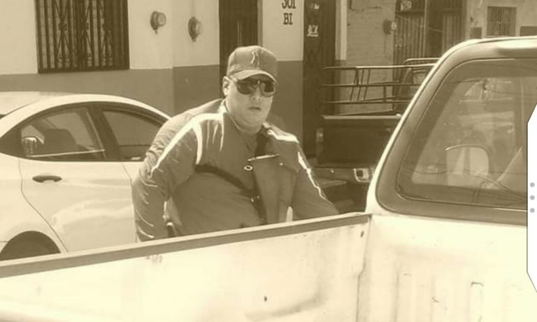 Agreden policías a reportero al cubrir evento de inseguridad; ordenan arresto de agresor