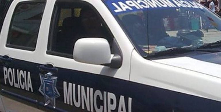 Mujer desencadena desorden en centro comercial