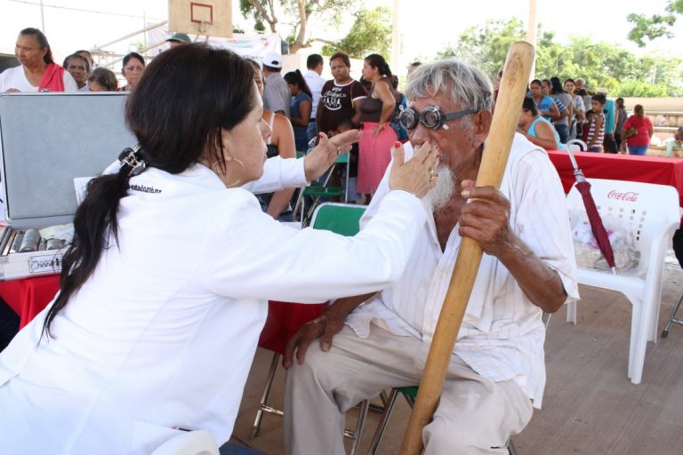 Gobierno del Estado acerca servicios médicos a población vulnerable del municipio de Armería