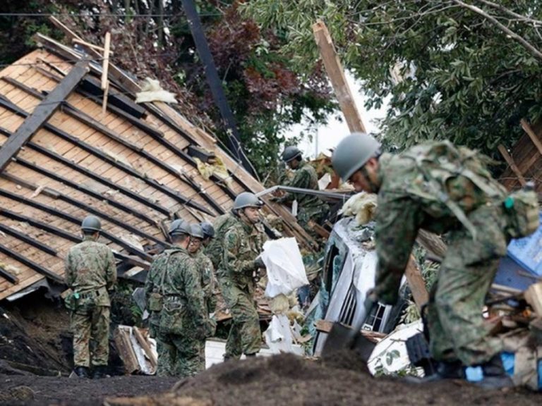 Ya suman 30 muertos en Japón por sismo