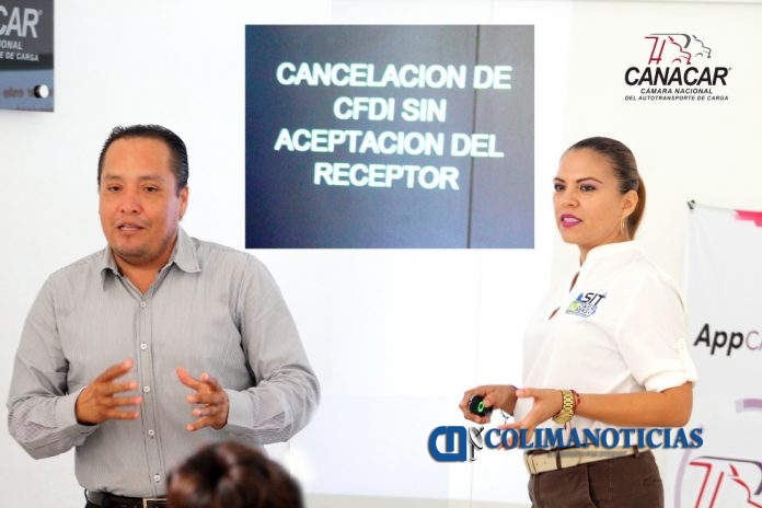 Colegio de contadores imparten temas fiscales a empresas del puerto