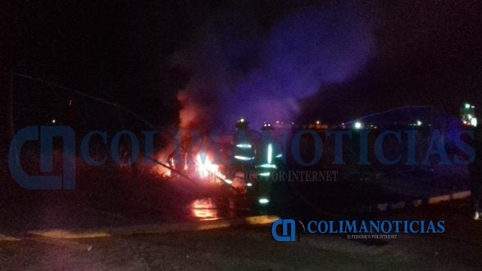 Controlan incendio de un vehículo frente a Yazaki