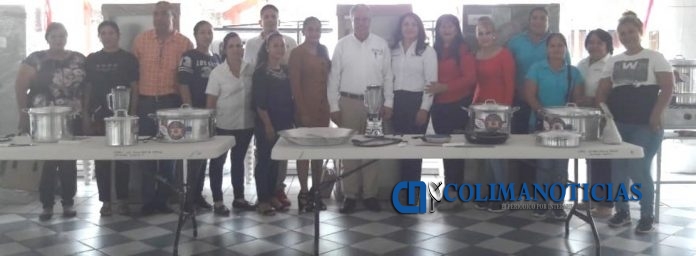 DIF ARMERIA ENTREGAN EQUIPOS DE COCINA