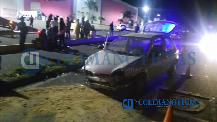 Fuerte volcadura en el estacionamiento de plaza Zentralia2