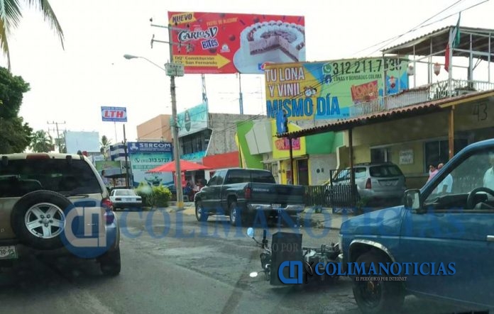 Por alcance camioneta golpea a motociclista en la Av. Felipe Sevilla2