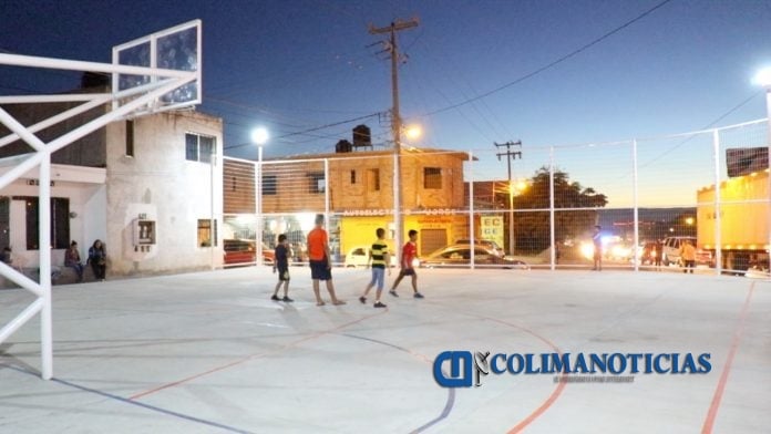 Se realizan trabajos de rehabilitación en canchas y espacios deportivos en Colima
