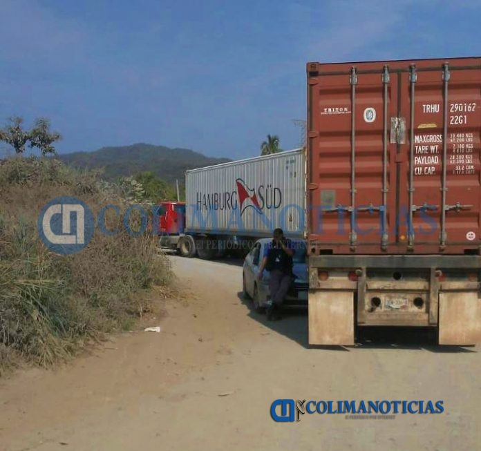 Trailer vs. particular en la zona industrial
