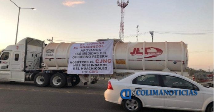 Mantas supuestamente del CJNG aparecen en Guadalajara en apoyo al plan contra el huachicol