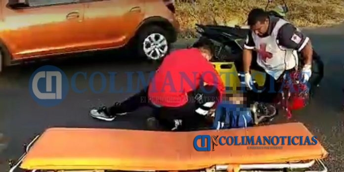 A urgencias mujer motociclista accidentada en Manzanillo