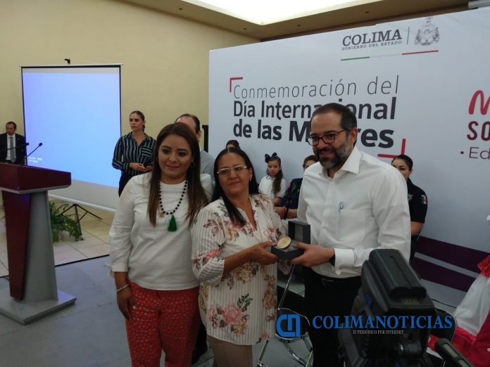 Edelmira Trejo Narvaez recibe medalla Mujer Sororal 2019