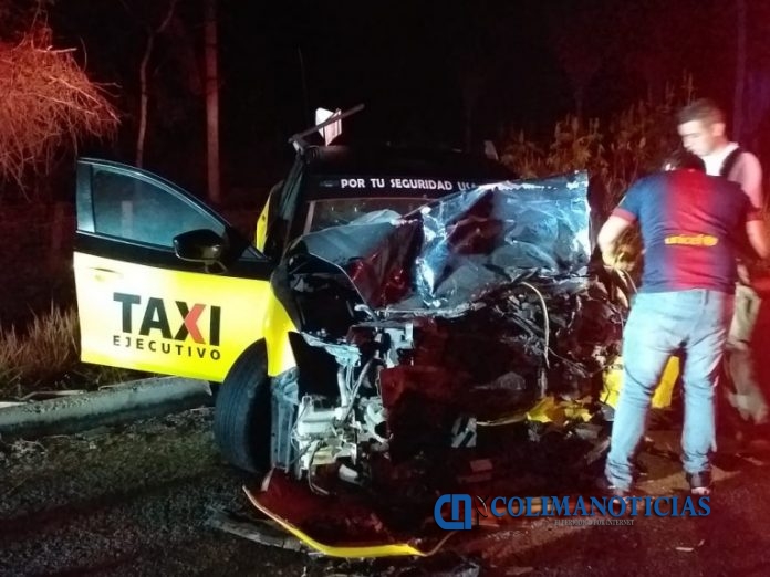 chocan de frente taxi - camioneta
