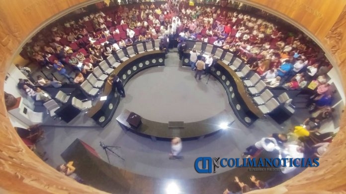 Toman estudiantes y transportistas tribuna del congreso