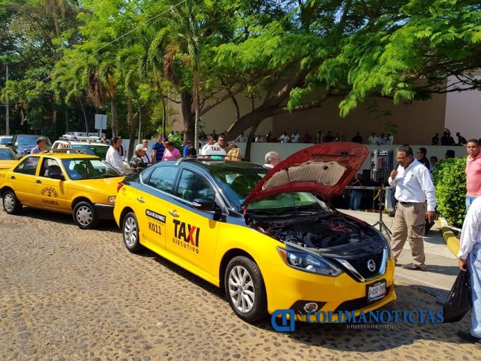 bloquean taxistas estacionamiento de congreso