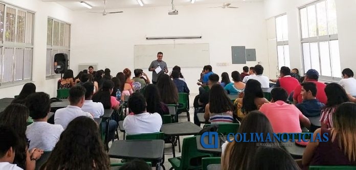 juan pablo velazco da charla a alumnos del bachillerato 7 en armeria
