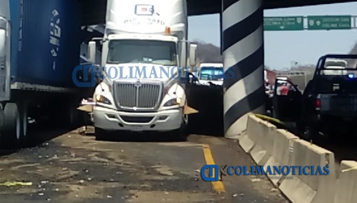 Camionazo múltiple, en el Libramiento de Tapeixtles, en Manzanillo 1
