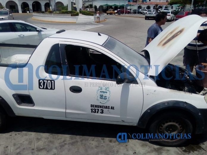 Controlan incendio en vehículo del Ayuntamiento de Manzanillo