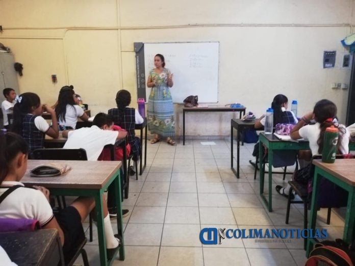 INSTITUTO DE LA MUJER LLEVA PLATICAS EN TECOMAN