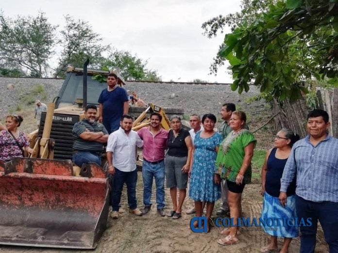 alcalde de armeria atiende problemas de inundaciones