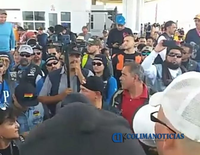manifestantes caseta jalisco