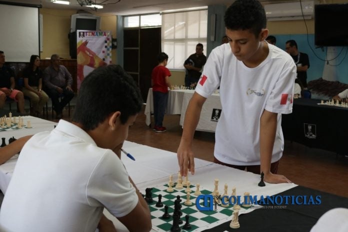 Realizan exhibición ajedrecistas de México y Perú en el Mundial Amateur en Manzanillo