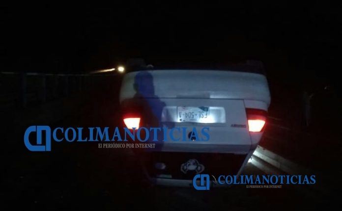 Salen ilesos de volcadura en el Barrio 5
