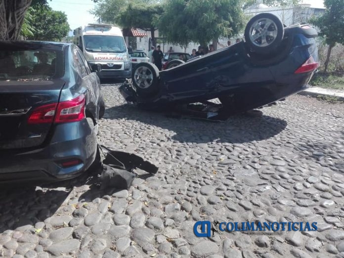 vuelca auto