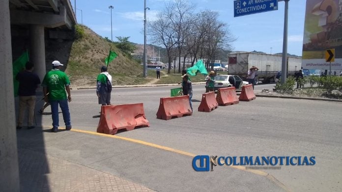 Campesinos bloquean entrada a la zona norte del puerto 3