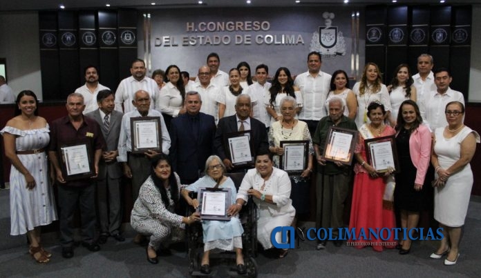Congreso del Estado entrega reconocimientos a Adultos Mayores por su destacada trayectoria