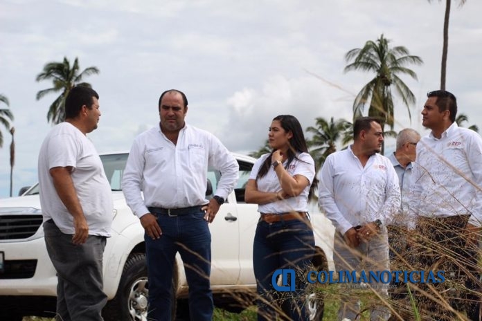 Recorre Indira Vizcaíno zona dañada por 'Lorena' en Manzanillo