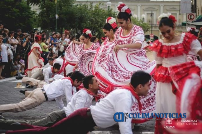 danza folclorica en el centro de colima 455