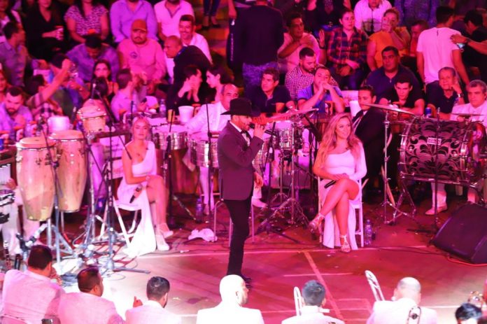 Pancho Barraza arrasa en el Palenque de la Feria